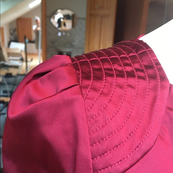 Wine colored form fitting dress - Picture 7 of 16